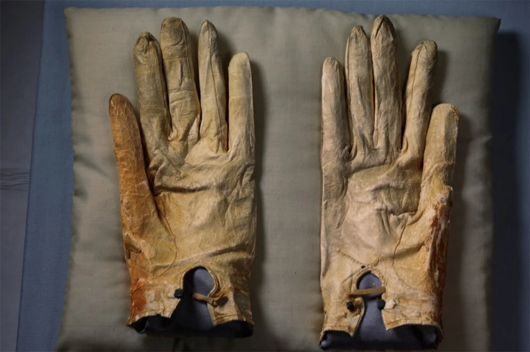 Annie-Leibovitz-Abraham-Lincoln's-Gloves-Abraham-Lincoln-Presidential-Library-and-Museum-2011-Hamiltons